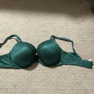 Victoria Secret 34DDD Bra